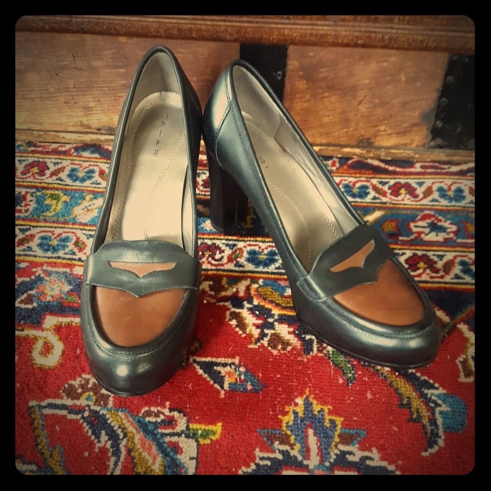 Tahari spectator pumps